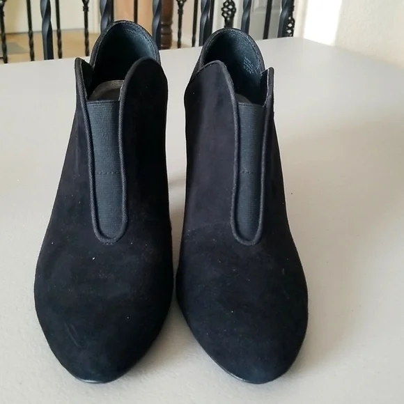 Adrienne Vittadini blk ankle boots. (Clearance) - Picture 1 of 6
